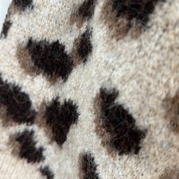 Leopard print sweater, animal, print sweater, cheetah, print sweater - Picture 5 of 6